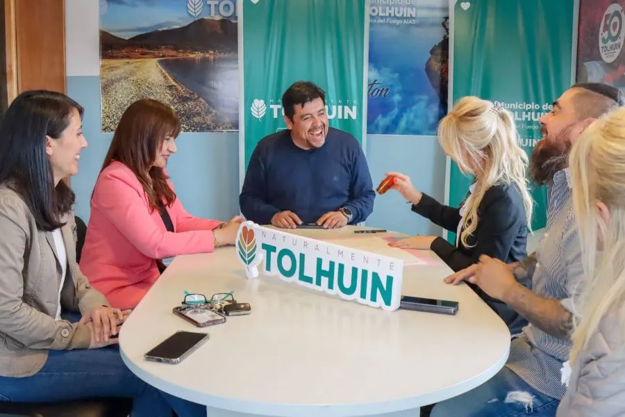 photo_5168348251852746640_y