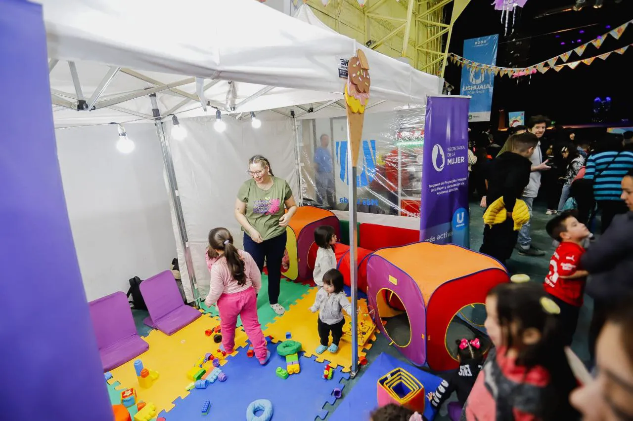Cientos de niños celebraron el cierre del Mes de las Infancias con juegos y espectáculos (5)