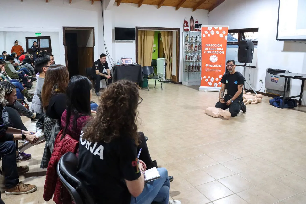Se desarrolló el taller de RCP Impulsado por el Consejo Juvenil Municipal de Tolhuin