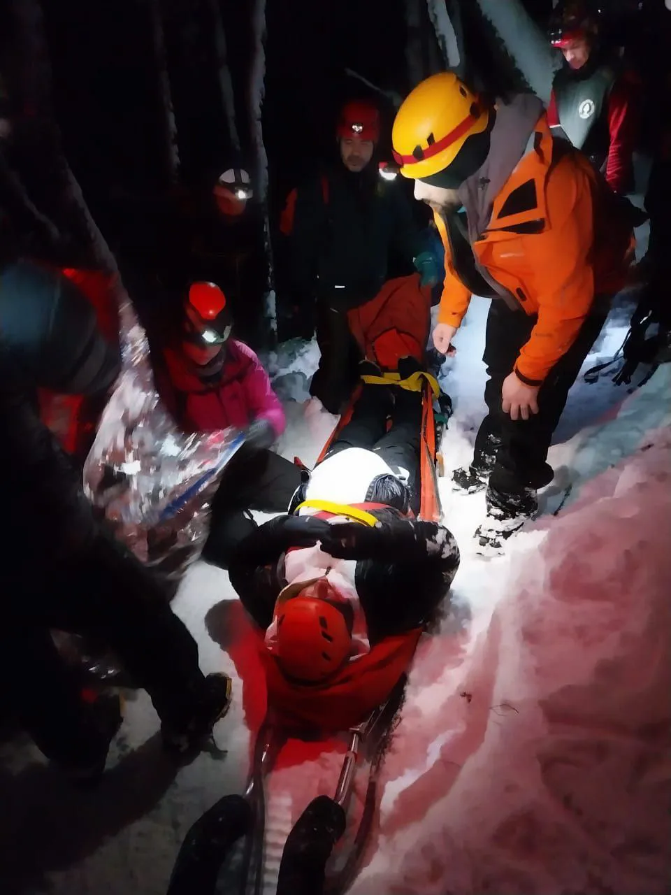 Rescatan un turista que sufrió un accidente en la “Laguna de los Témpanos” (2)