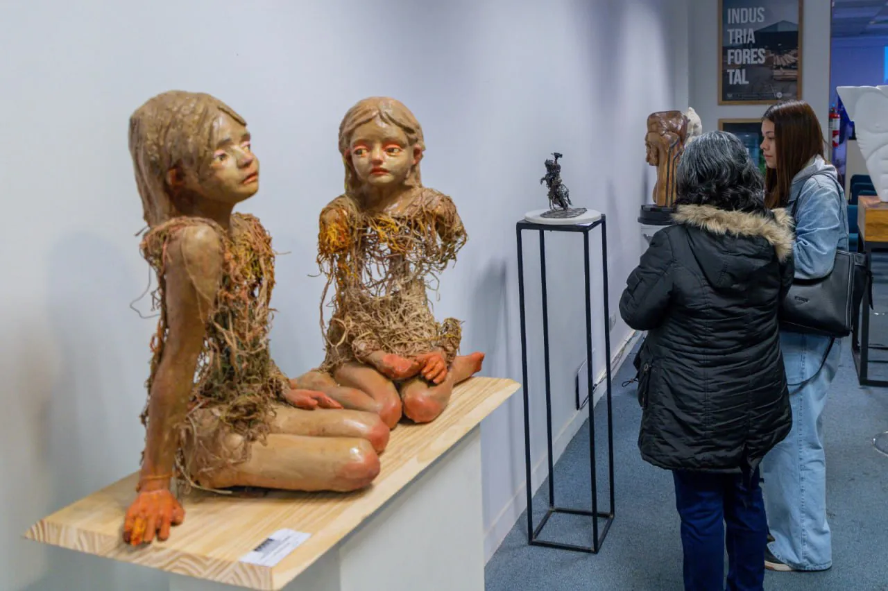 Se inauguró la muestra de arte en Casa Tierra del Fuego lanzando una convocatoria para artesanos (1)