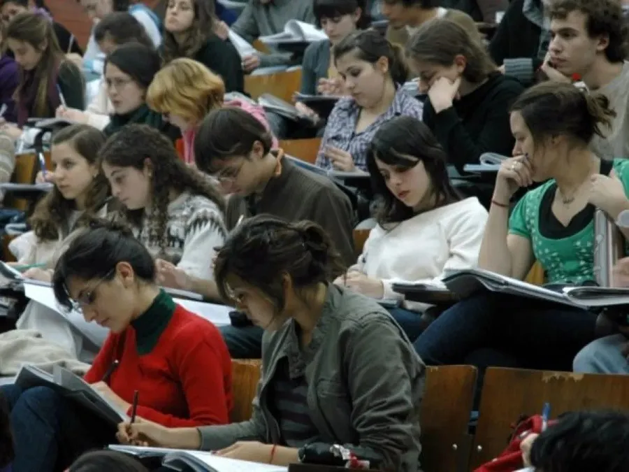 Nación anunció el fin de la gratuidad en salud y universidad pública para extranjeros