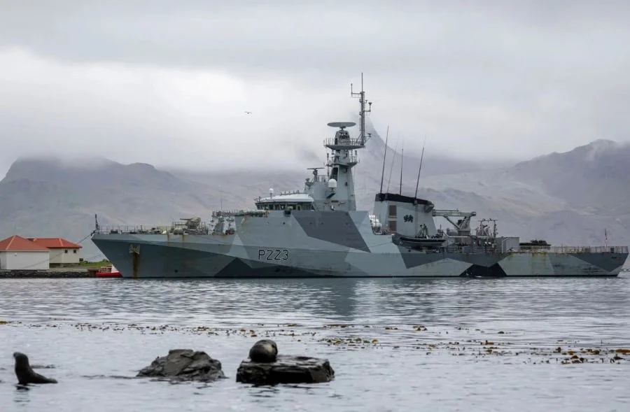 Repudian el tránsito de un buque de guerra británico sobre jurisdicción Argentina
