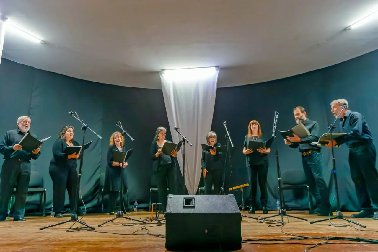 Se presentaron en el Alem los coros “Corresponsables del Barrio” y “Anan” (3)