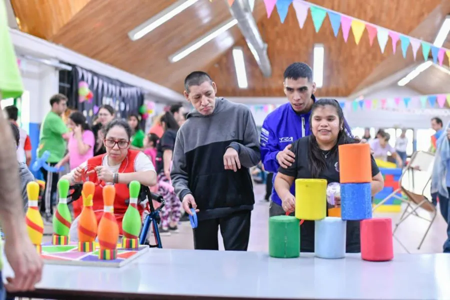 Chicos del CAAD, la Escuela Especial y el Centro Terapéutico celebraron el Mes de las Infancias (3)