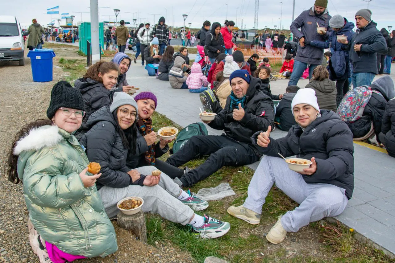 Alrededor de 20 mil riograndenses participaron del desfile y las actividades por Malvinas (4)