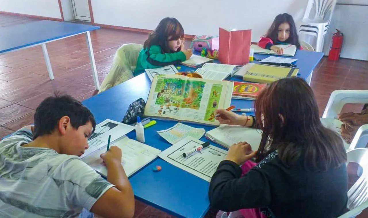 Chicos de primaria de la zona norte continúan recibieron apoyo escolar