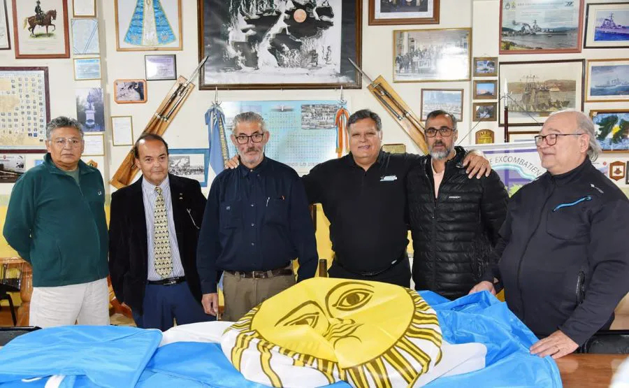 photo_5102996557757787756_y