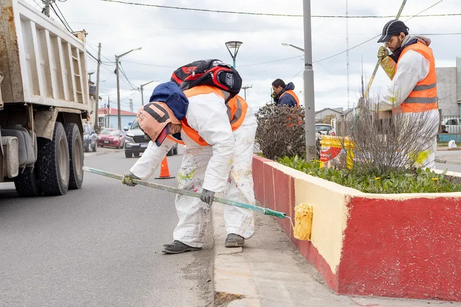 Avanzan los trabajos de embellecimiento sobre espacios públicos de Río Grande (2)