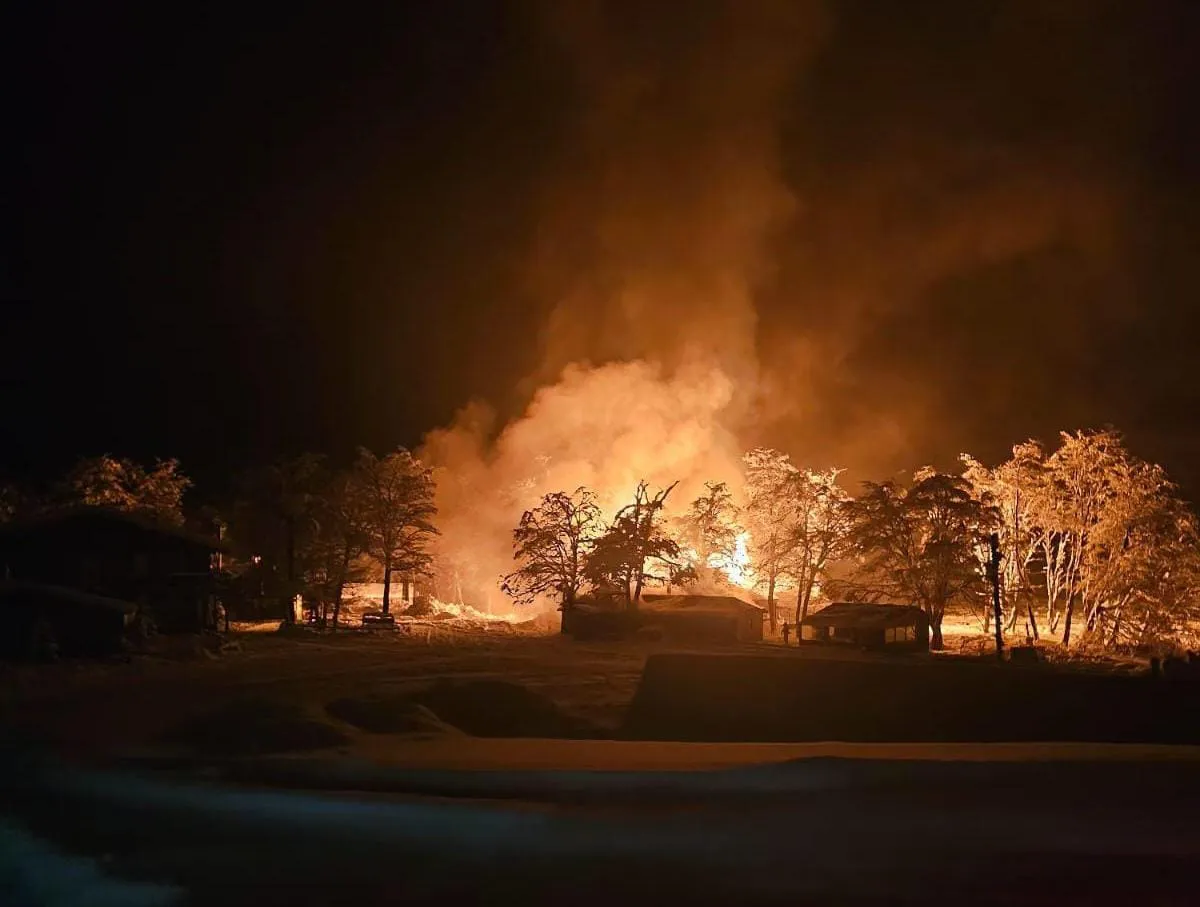 Una cabaña en “Las Cotorras” comenzó a incendiarse en horas de la mañana