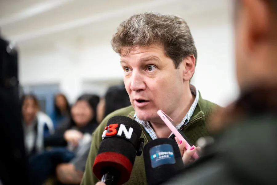 photo_5177036661458668499_y