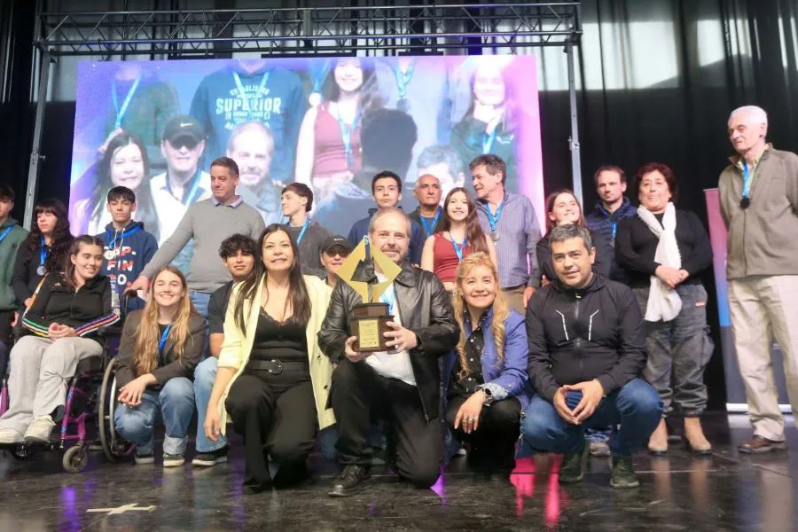 photo_5125541944904846095_y