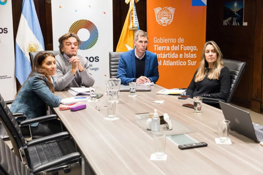 photo_5109503690909265377_y