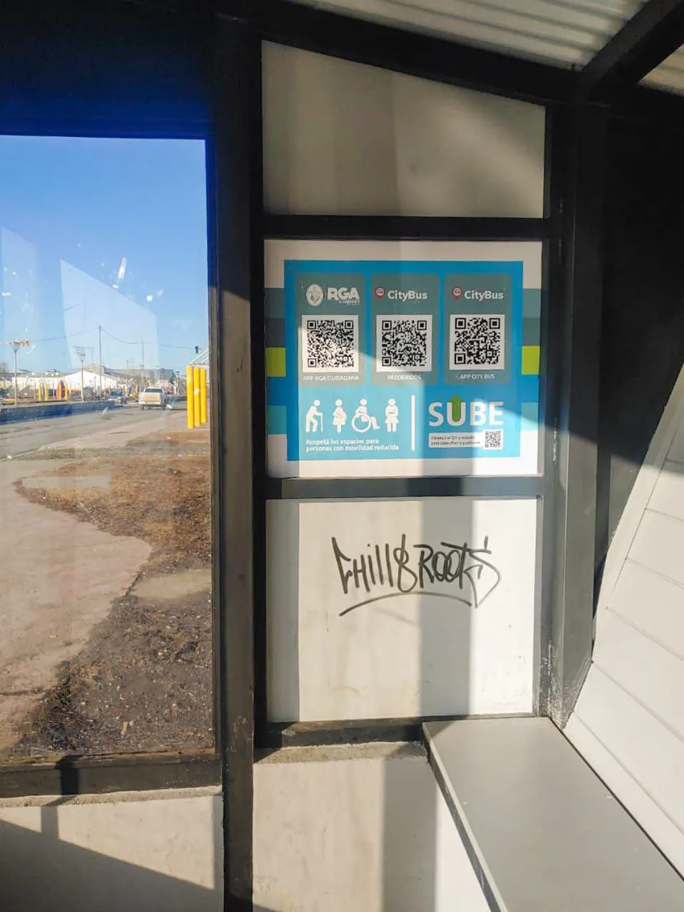 Denuncian hechos de vandalismo sobre las nuevas garitas de colectivos  (2)