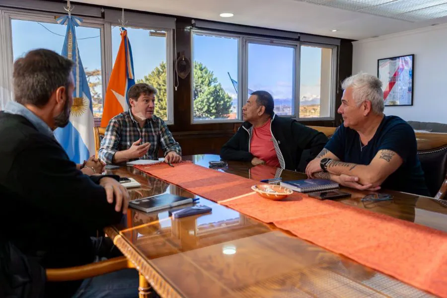 photo_5109492897660210165_y