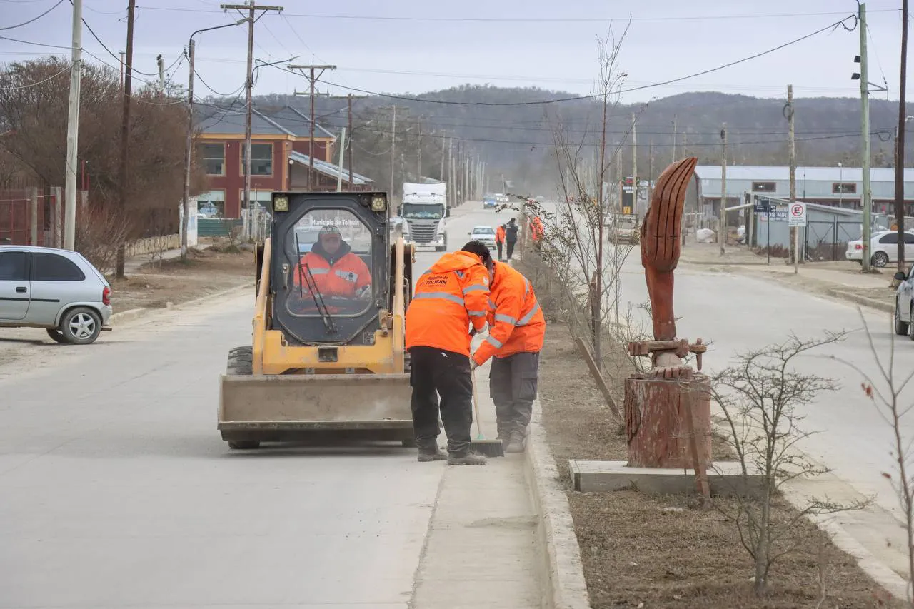 Se puso en marcha el plan de limpieza urbana intensiva en la ciudad de Tolhuin