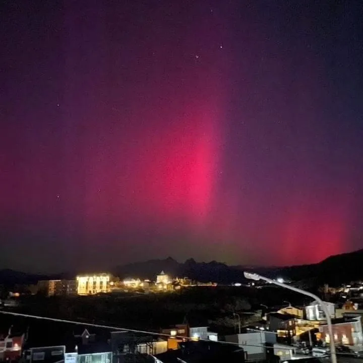 Gran espectáculo de colores en el cielo de Ushuaia y Tolhuin con la “Aurora Austral” (2)