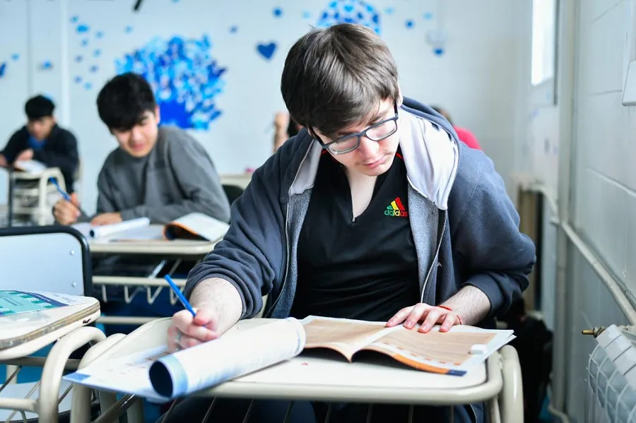 photo_4972450528579661840_y