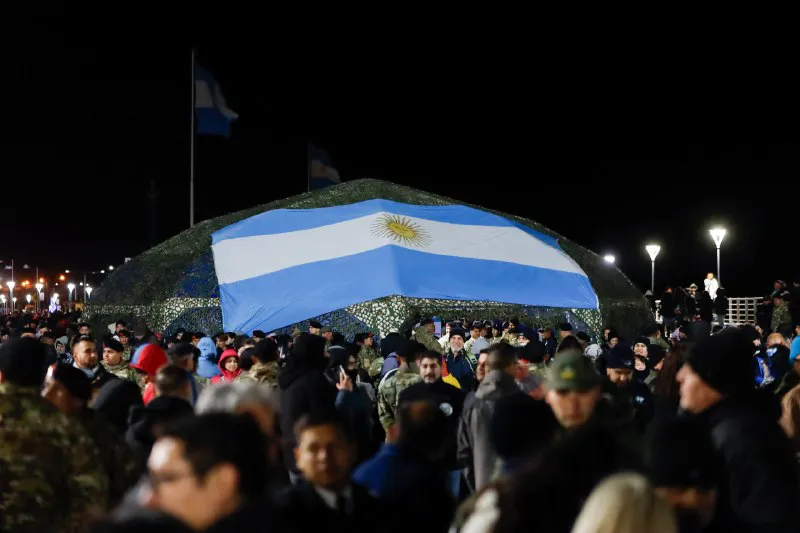Los vecinos de Río Grande acompañaron a los veteranos en la tradicional Vigilia (8)