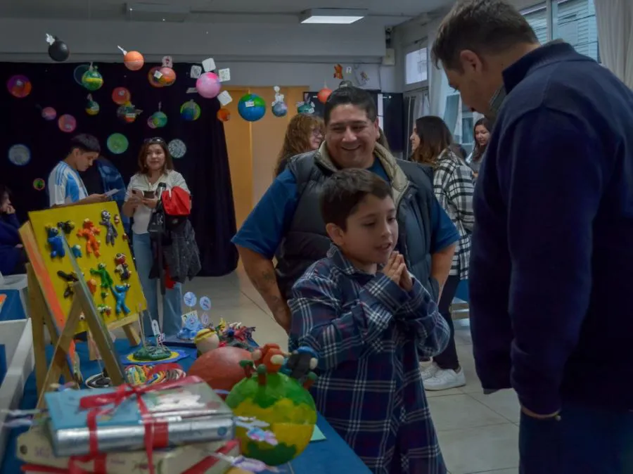 photo_5129995963425993005_y