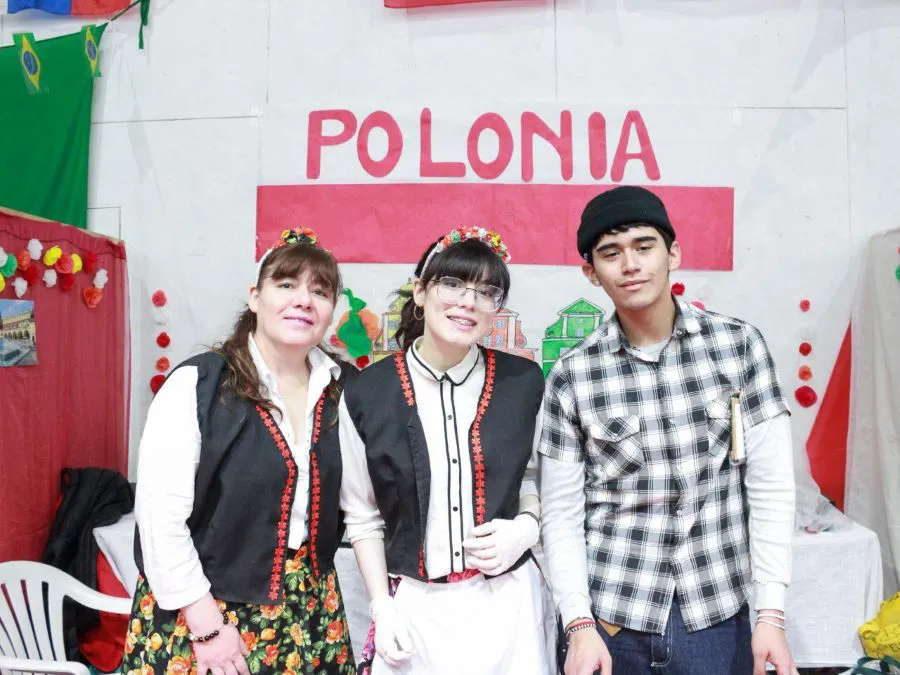 photo_5039562570855460733_y