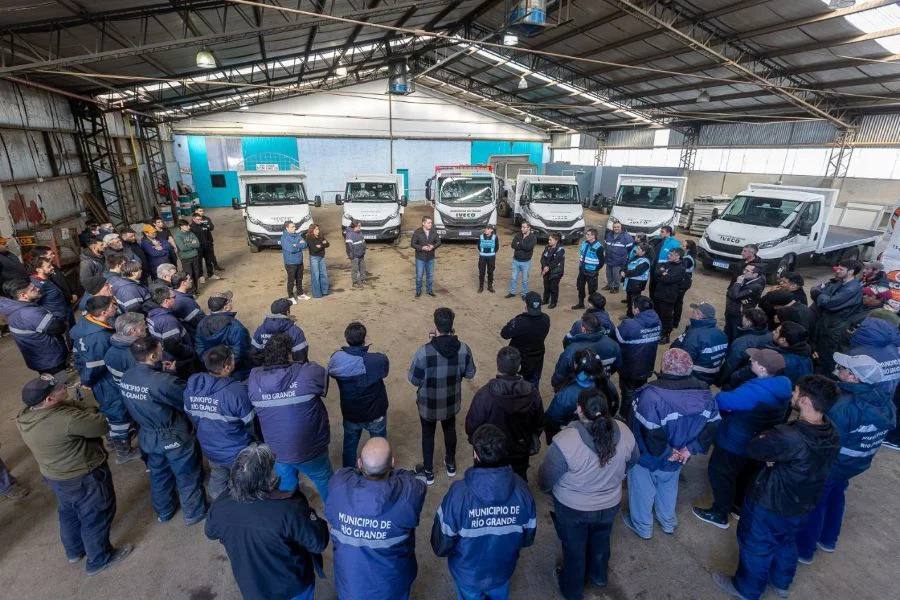 Incorporan siete nuevos vehículos a la flota municipal para reforzar los servicios