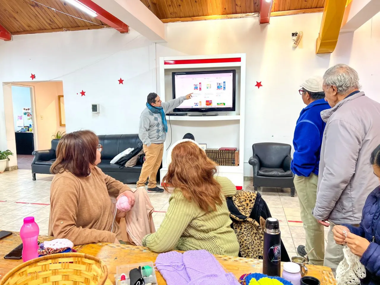 Facilitan el acceso a la plataforma de “Precio Bajo” a los adultos mayores