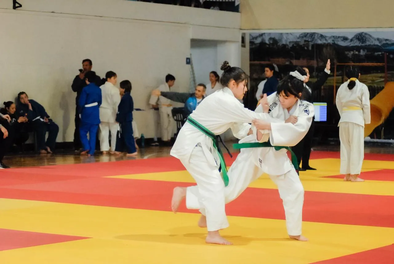 Deportistas de Judo continúan preparándose para los Juegos de la Araucanía