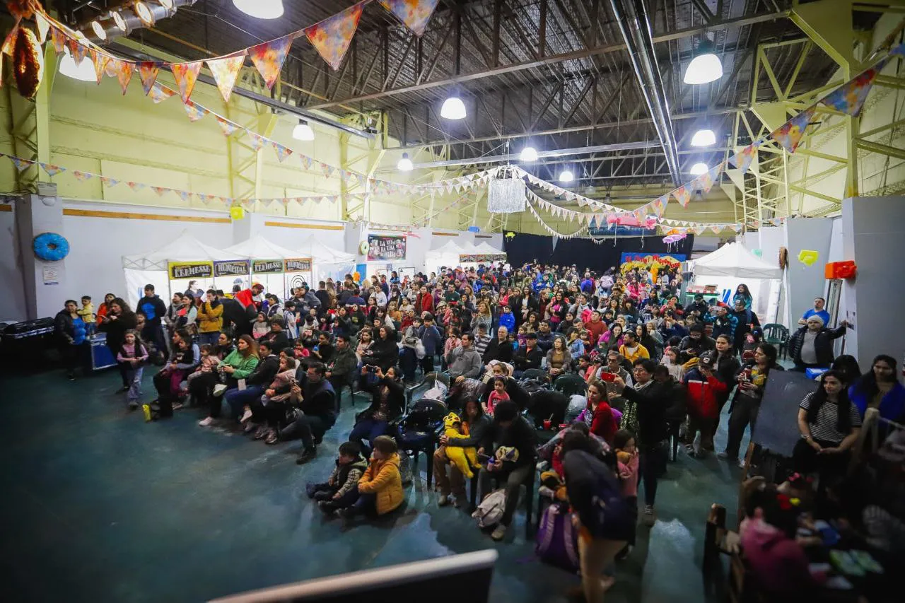 Cientos de niños celebraron el cierre del Mes de las Infancias con juegos y espectáculos (1)