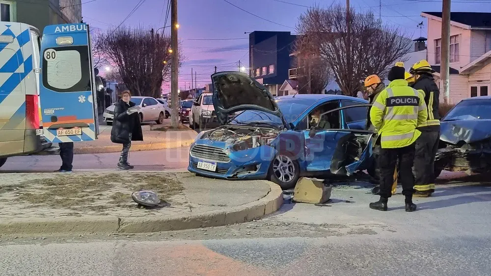 Tres personas hospitalizadas tras un violento choque en la zona céntrica (4)