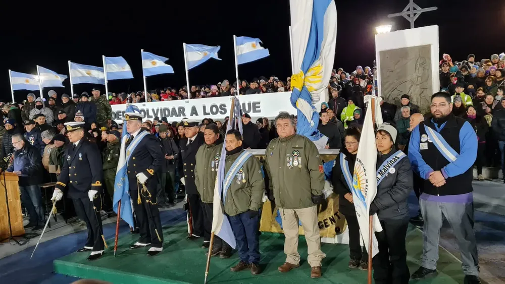 Los vecinos de Río Grande acompañaron a los veteranos en la tradicional Vigilia (9)
