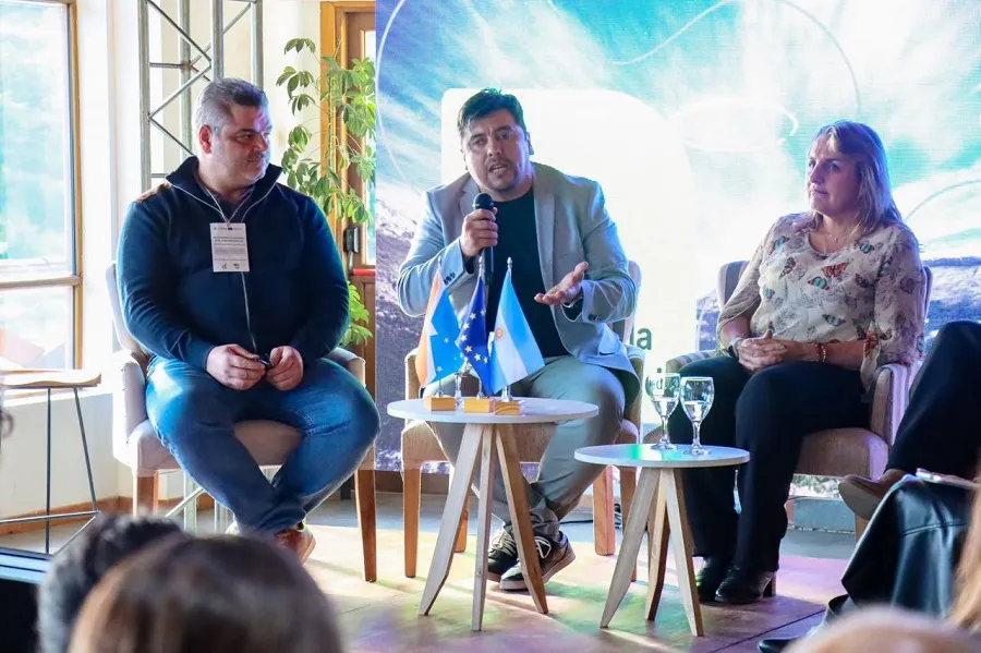 photo_5082784265569152308_y