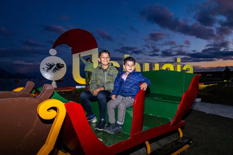 Ushuaia celebró con el encendido del Árbol de Navidad con shows musicales (5)