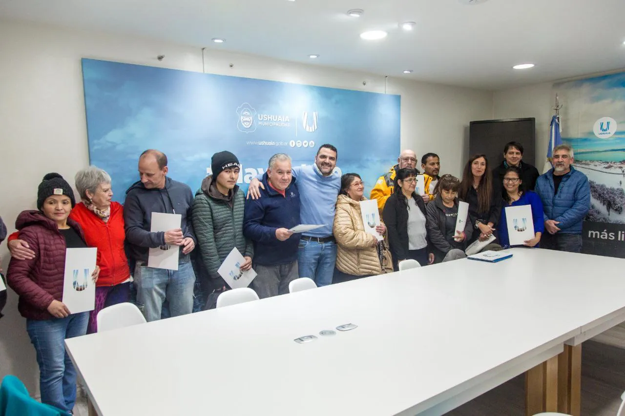 Se entregaron en Ushuaia títulos de propiedad de terrenos a 23 familias