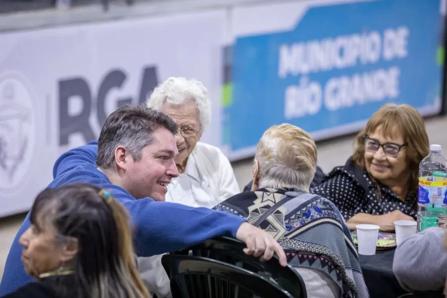 photo_5154649964763262689_y