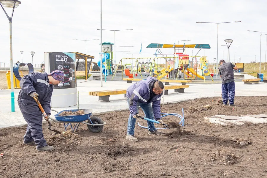 photo_5044480793740685204_y