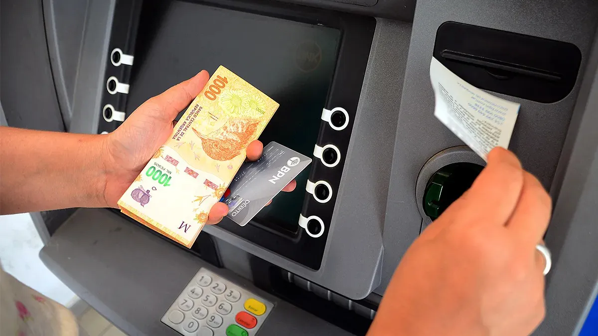 Este viernes se abonan los planes y la próxima semana los haberes a estatales