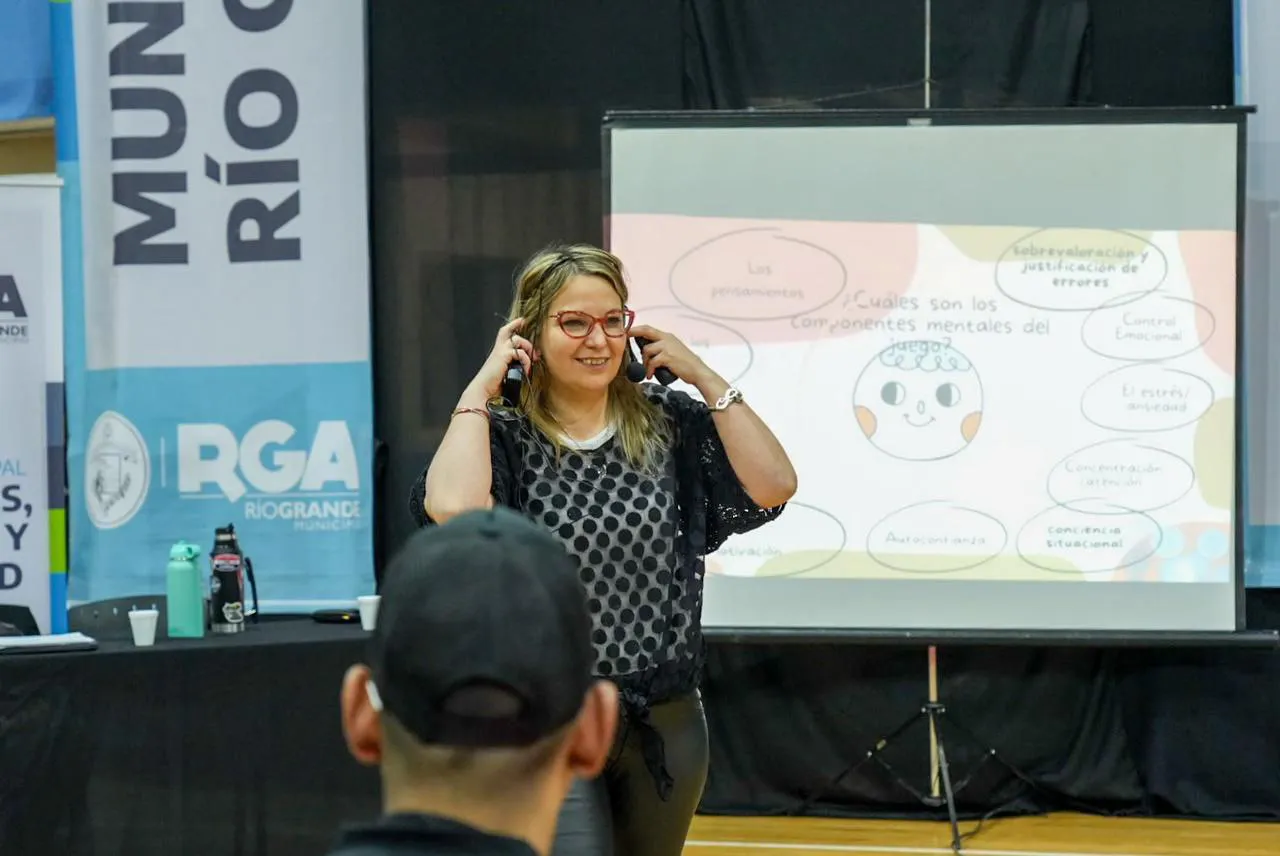 Se brindó la charla “El Poder de la Psicología y la Nutrición en el Deporte” (5)