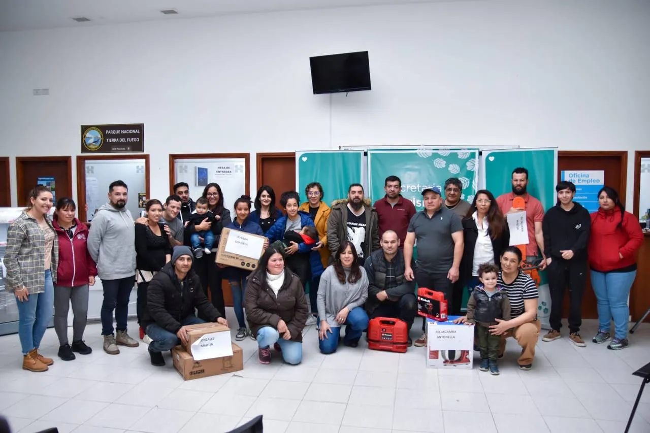 Emprendedores de Tolhuin recibieron del municipio herramientas de trabajo (1)
