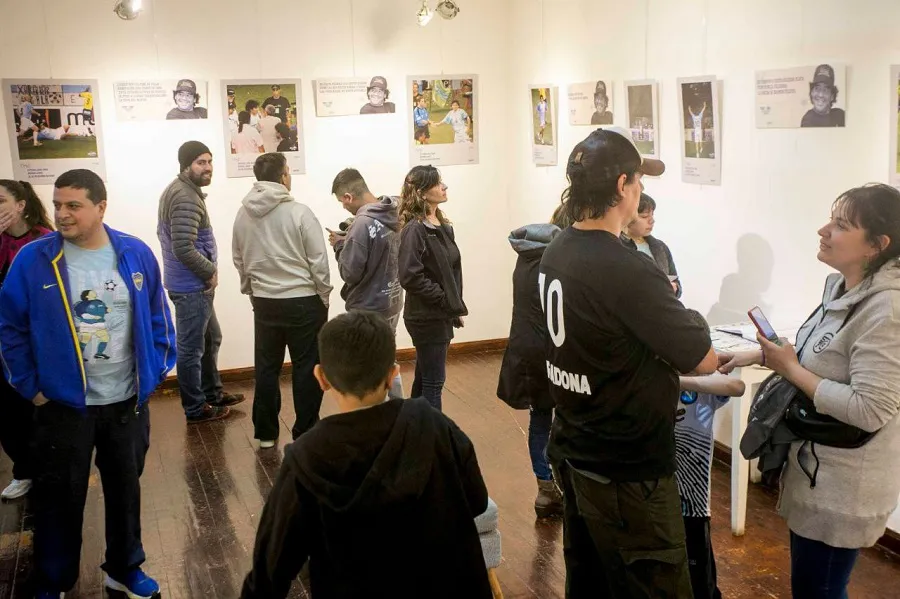 Quedó inaugurada la muestra “Noche mágica con D10S” en la ciudad de Ushuaia  (1)