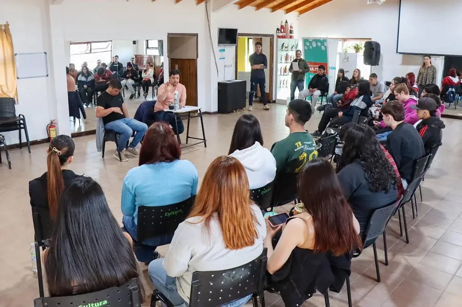 photo_5100760232711269394_y