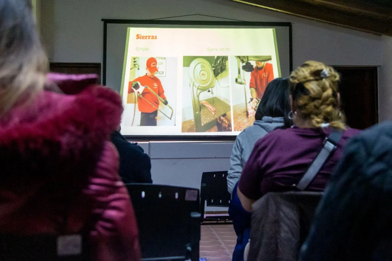 Brindan capacitación a mujeres en el oficio de carnicería en la ciudad de Ushuaia