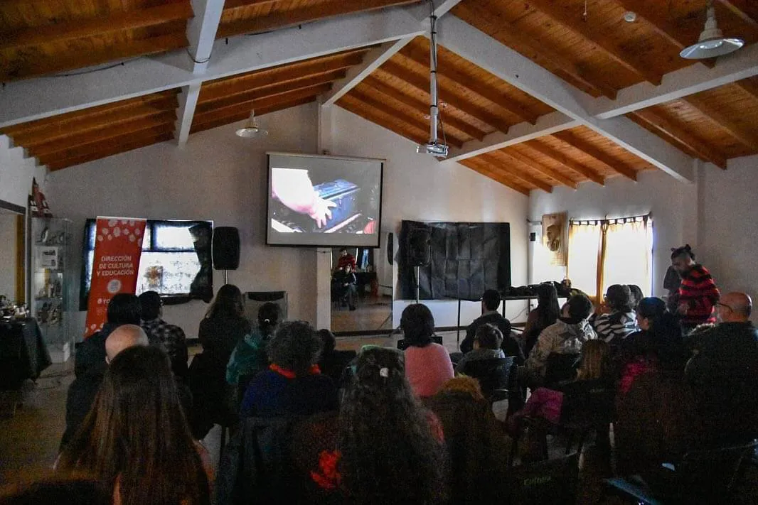 Presentaron en Tolhuin el Documental “Lago Escondido, Soberanía en Juego” (1)