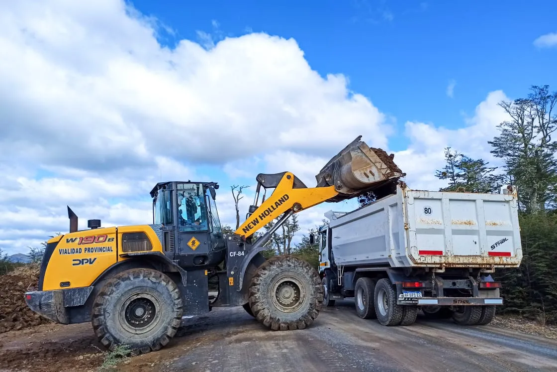 Avanzan los trabajos de mantenimiento y conservación de la Ruta N°23