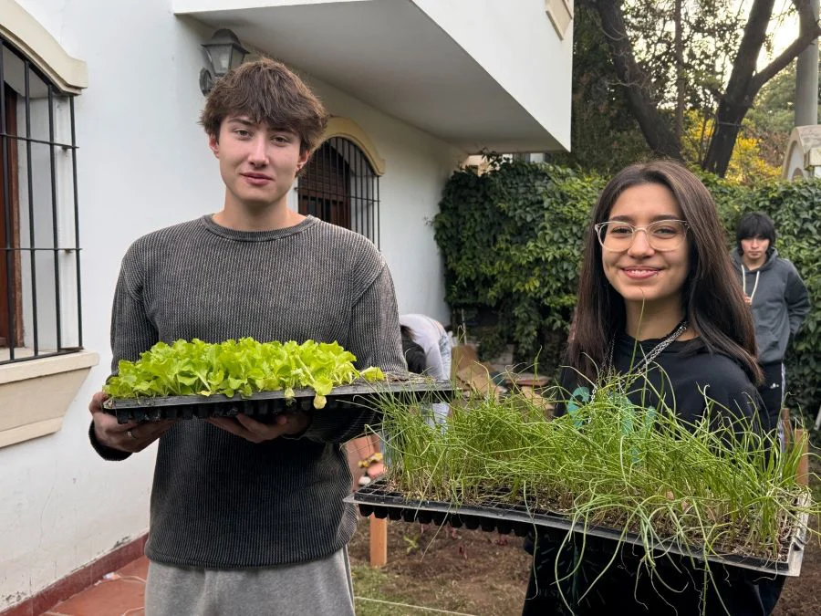 Estudiantes de Casa de Jóvenes de Córdoba crearon su propia huerta comunitaria