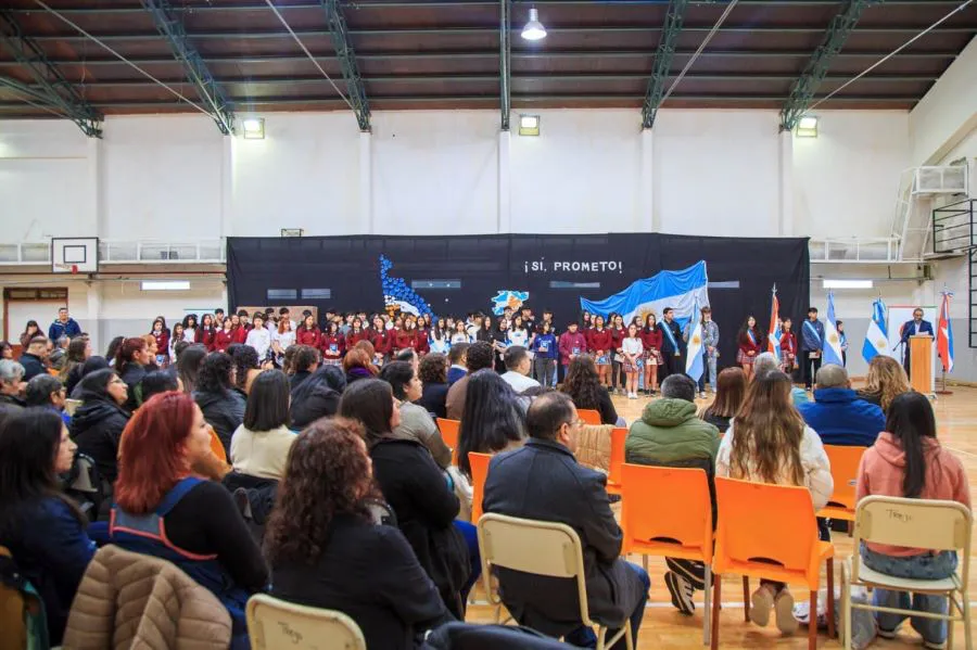 photo_5041815568965021484_y