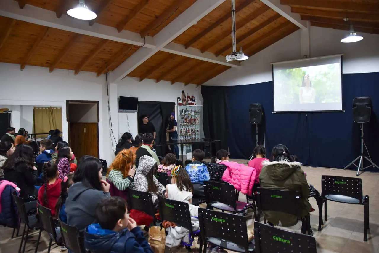 Tarde de cine para los más pequeños este sábado en la Casa de la Cultura de Tolhuin (2)