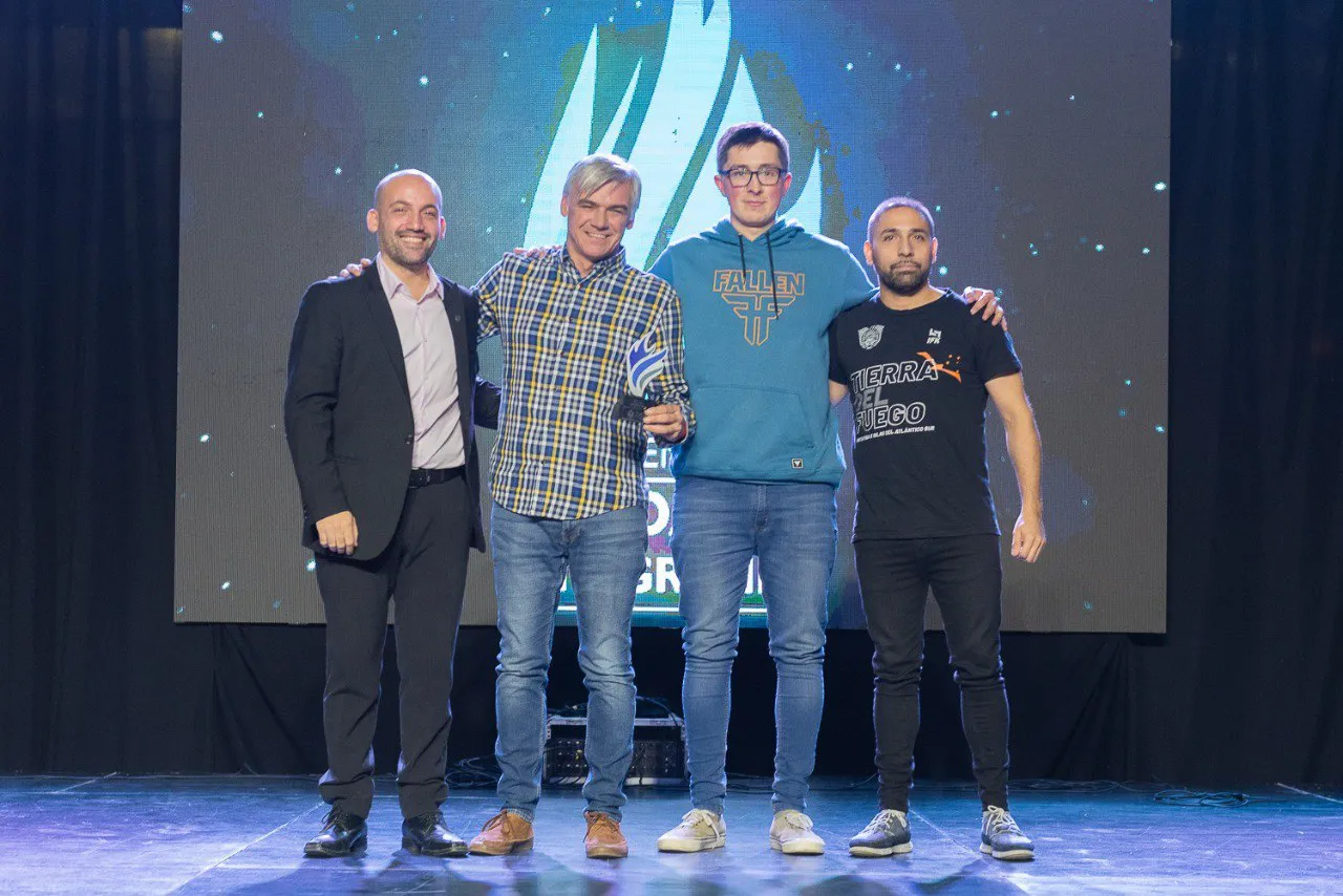 El ciclista Aarón Pintos obtuvo el oro de los premios “Ciudad de Río Grande” (12)