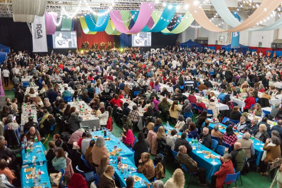 photo_5082825703417383704_y