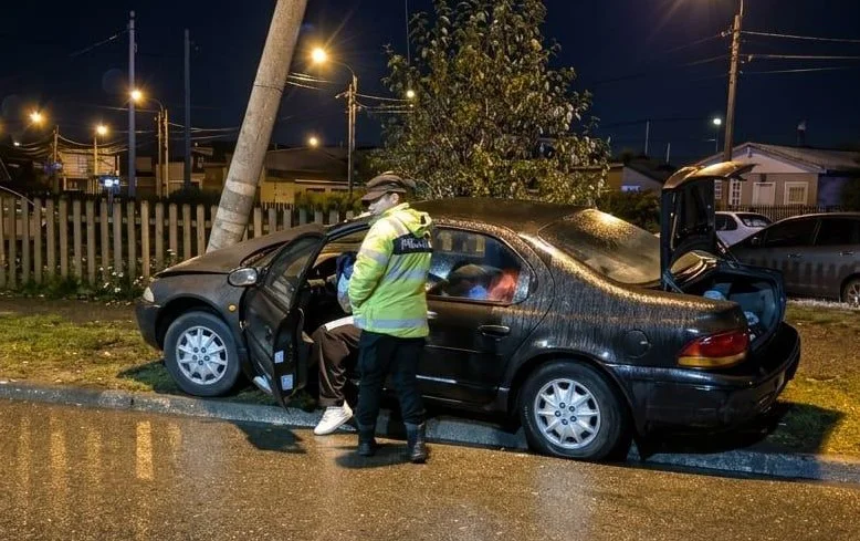 Alcoholizado chocó contra un poste en Chacra II